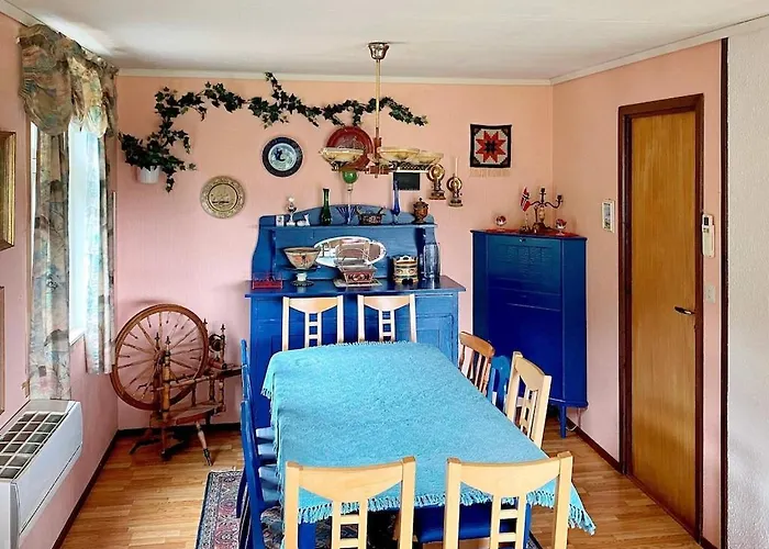 9 Person In Reksteren Haukafer