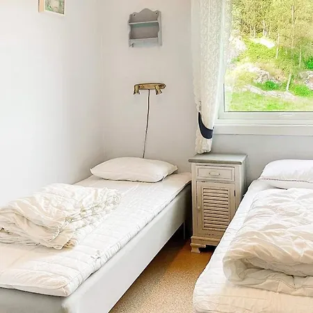 9 Person In Reksteren Haukafer